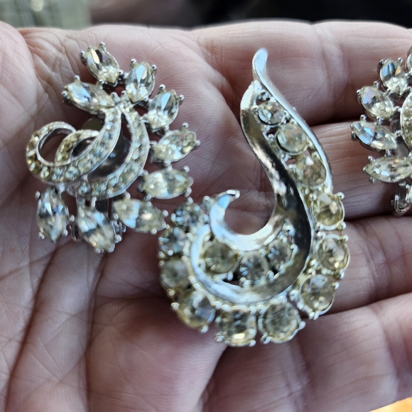 Vintage Swirl Rhinestone Brooch & Earring Demi Set clear silver tone *read - Picture 6 of 15